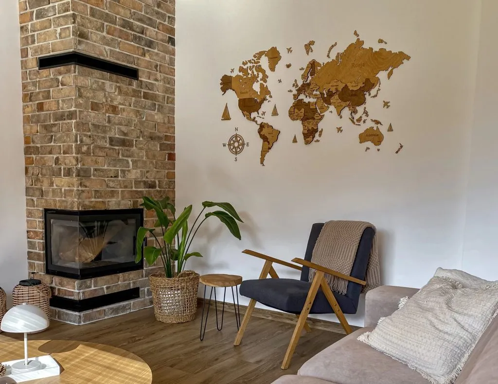 Drewniana mapa świata – prezent dla podróżnika