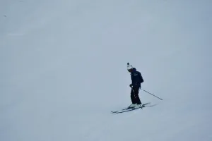 Jak wybrać idealną bieliznę termoaktywną na narty?