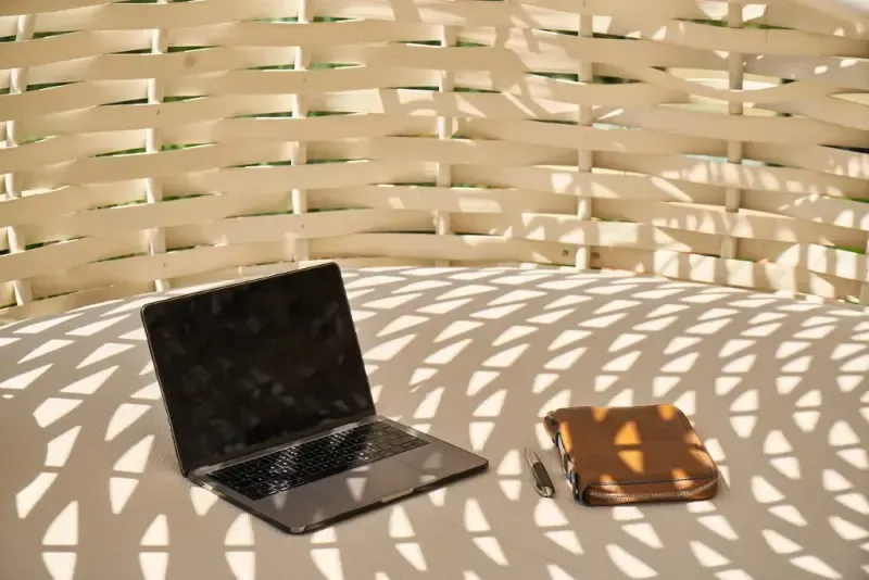 Laptop idealny na wakacyjne podróże – jak wybrać najlepszy model?